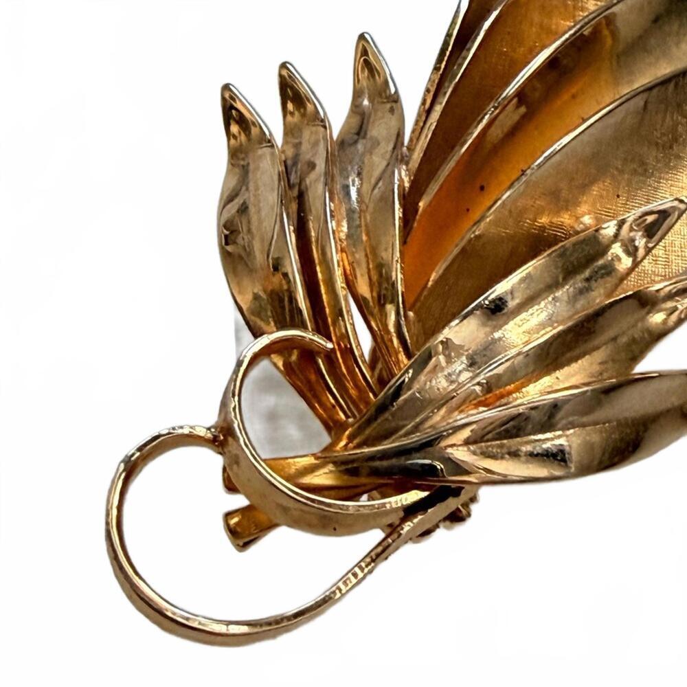 Vintage Mid Century Gold Tone Leaf Brooch Statement Pin - Picture 5 of 6